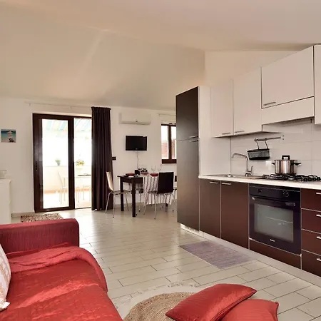 Attico Vista Mare E Piscina Апартаменты *